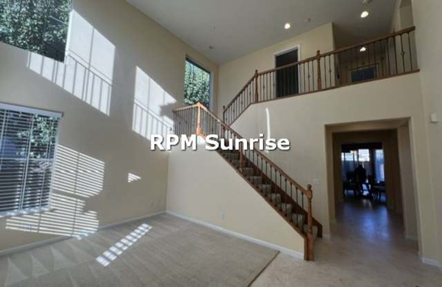 Spacious 5BR/2.5BA Home in Brentwood – Open Floor Plan, High Ceilings Gallery 3
