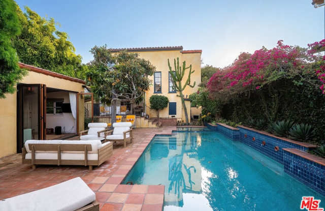 2223 Cloverfield Boulevard photos photos