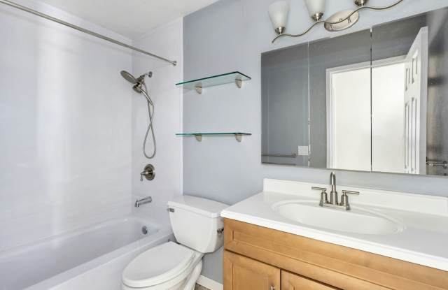 2bd/1ba Kirkland Condo Gallery 3