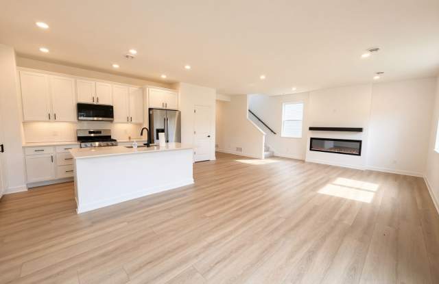 Checkout This Brand New Contruction, 4Bed 2 1/2 Bath Home in Rogers!  Extra Loft space! photos photos
