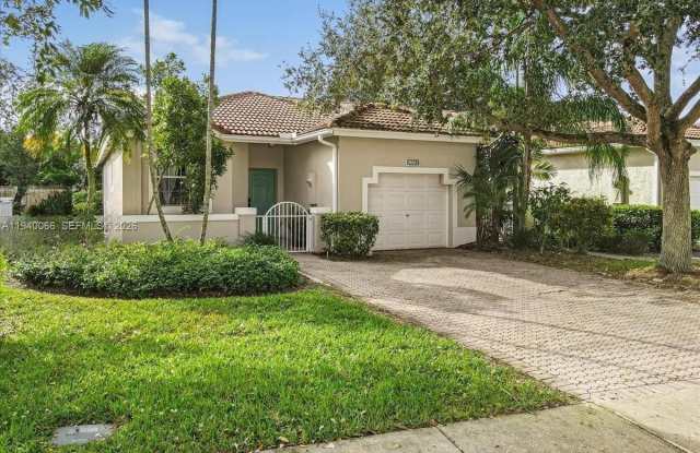 7620 S Aragon Blvd photos photos