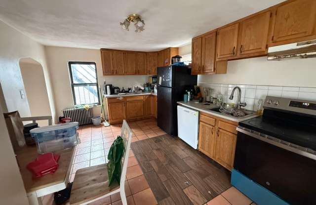 Gorgeous, Affordable and Student Friendly Apartment Near T! Perfect for BU students on a budget photos photos