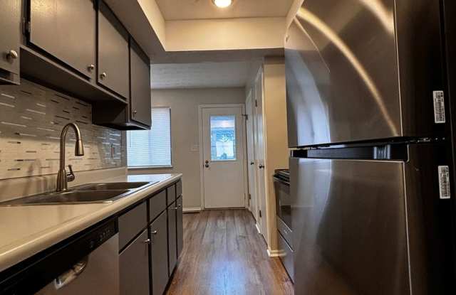 Charming 2-Bed, 1.5-Bath Condo with Carport, Butler Township Gallery 3