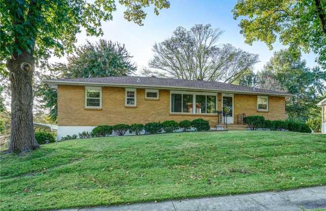 Coming Soon - Charming 3-Bedroom Home with Fenced Yard & Spacious Deck in Kansas City photos photos