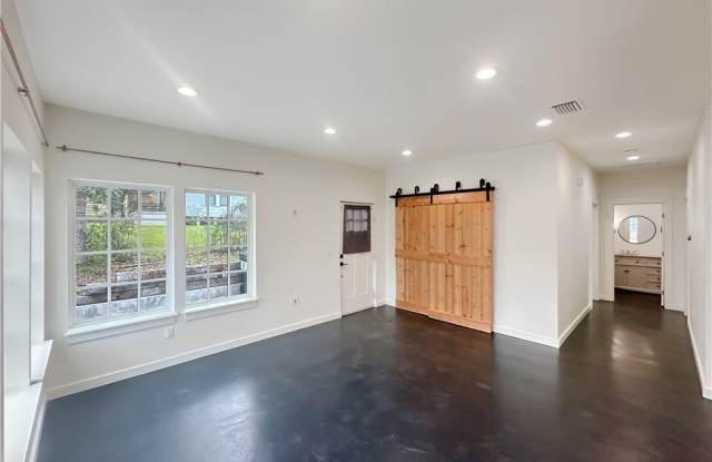 812 N Avenue B Gallery 2