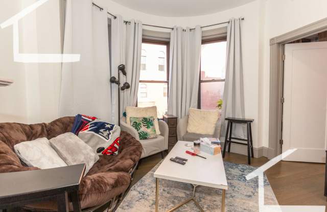 3 bed steps from Berklee Gallery 4