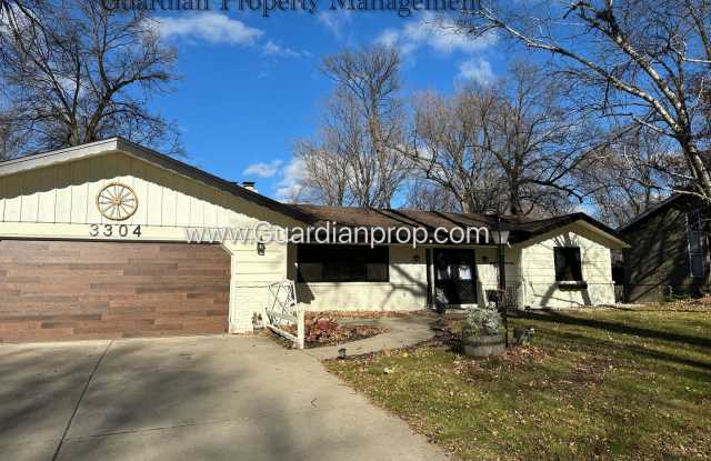 Burnsville Single Family Home, 2 Car Garage, Large Sun Room, Fireplace, Deck photos photos