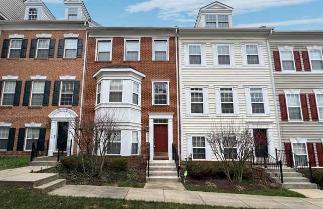 Lovely 3 BR/2.5 BA Townhome in Camp Springs! - 5507 Hartfield Avenue, Camp Springs, MD 20746