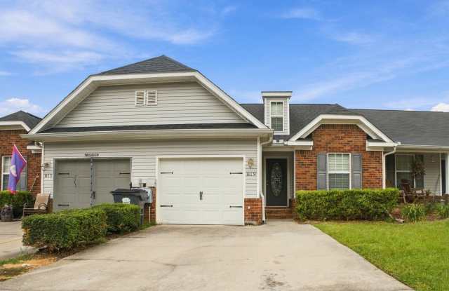 Executive style townhome with Garage Gallery 1