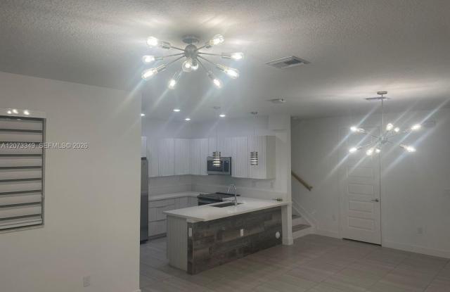 10445 NW 81st Terrace 10445, Doral, FL 33178 - 6076 Gallery 4