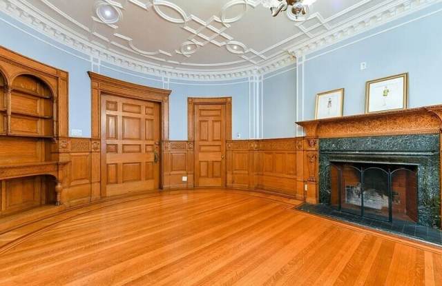 261 Marlborough St Gallery 2