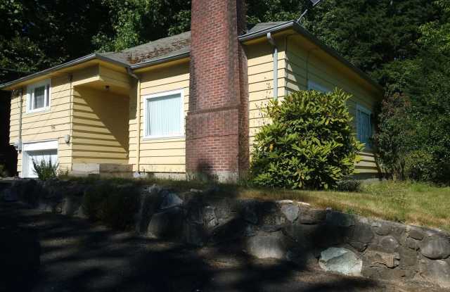 626 North 1st Street - 626 North 1st Street, Shelton, WA 98584