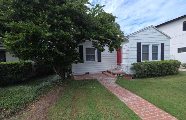 2/1 in College Park near Lake Ivanhoe Gallery 1