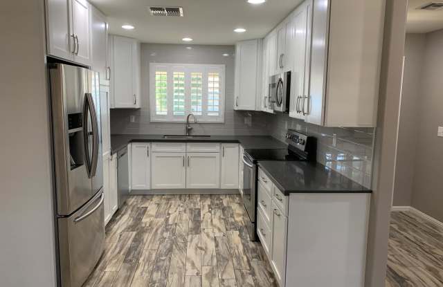 10807 W CAMELOT Circle Gallery 3