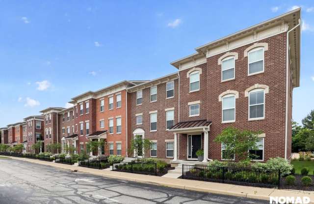 Spacious 3BR Townhome in Indianapolis Gallery 3
