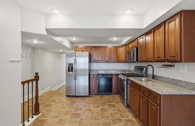 1008 West Cross Street - B Gallery 4