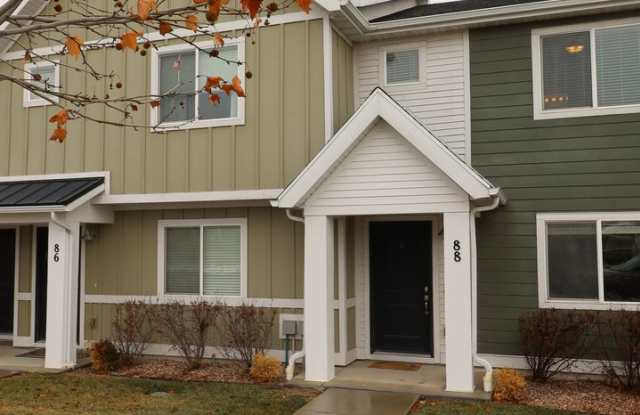 Pet Friendly Legacy Farms Townhome - 88 East Legacy Parkway, Saratoga Springs, UT 84045