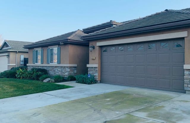 4633 W RIALTO AVE - 4633 West Rialto Avenue, Visalia, CA 93277