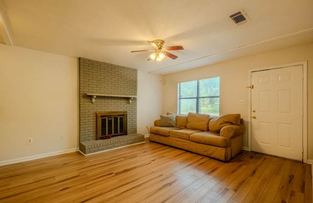 Move-In Ready 3BR/2BA Home in Convenient East Athens Gallery 4