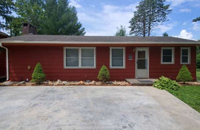 3/1.5 in Vilas; Easy Access and Close to Boone! photos photos