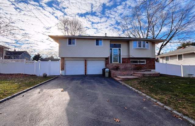 44 Lyons - 44 East Lyons Street, Melville, NY 11747