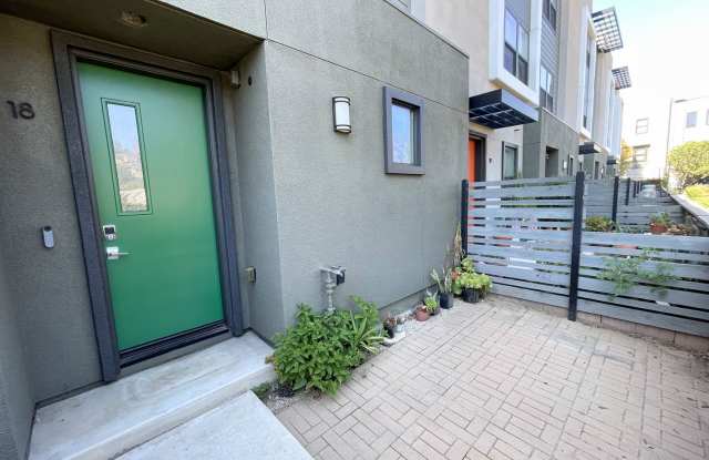Stylish  Modern Townhome in Prime Location of Glassell Park! 2bd/2.5ba with tandem parking - 3901 Eagle Rock Boulevard, Los Angeles, CA 90065