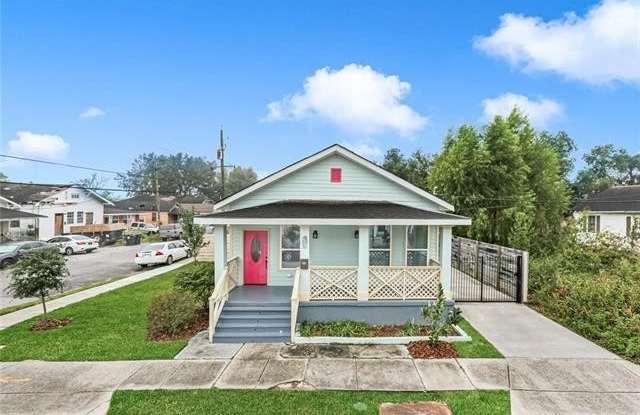 2730 N PRIEUR Street Gallery 2