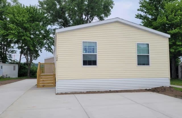 108 Star Circle - 108 Star Circle, Vadnais Heights, MN 55126