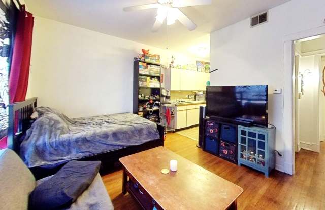 Second Floor Sheridan Park Studio - 4651 Malden Street, Chicago, IL 60640
