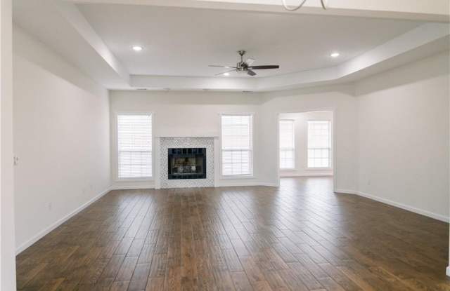 3 Acorn  CIR photos photos