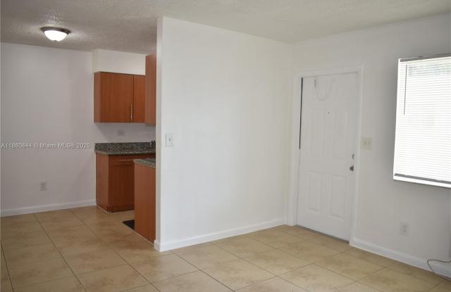 932 Moffett St photos photos
