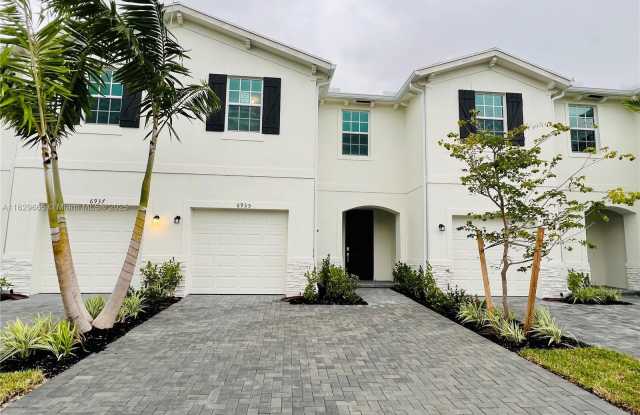 6935 Harbours Edge Ave photos photos