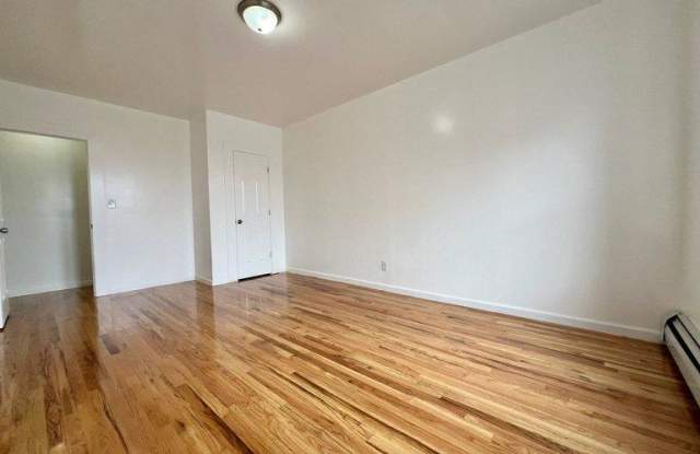 1001 Walton Avenue Gallery 3