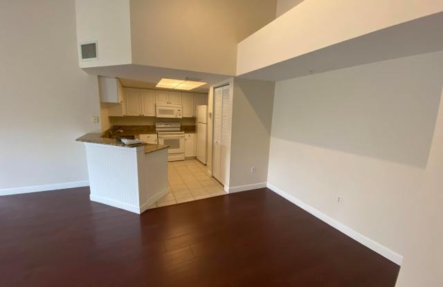1100 Crestwood Ct S Gallery 2