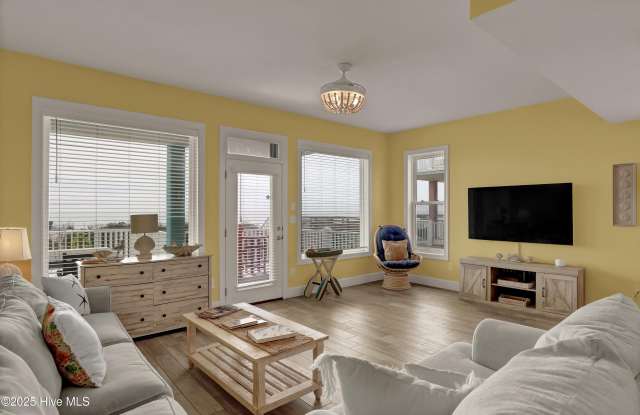 3974 Island Drive Gallery 2