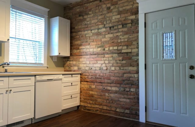 1130 e 3rd street - 1130 East 3rd Street, Duluth, MN 55805