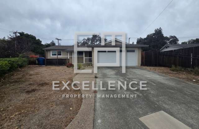4/2 House with Large Yard, AC, New Flooring, Walk to Schools! Gallery 1