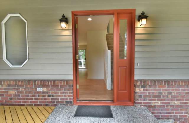 4Bd/2.5Ba Kirkland Home Gallery 3