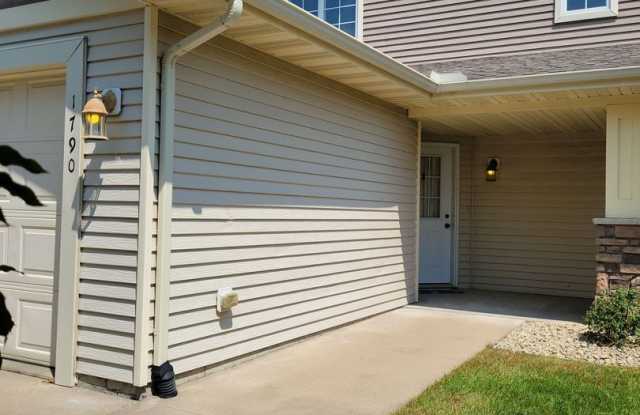 3 Bedroom Townhouse - Middle Unit Gallery 3