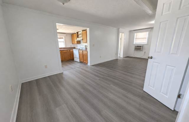 Recently renovated  2 bed, 1.5 bath home with a fully fenced yard photos photos