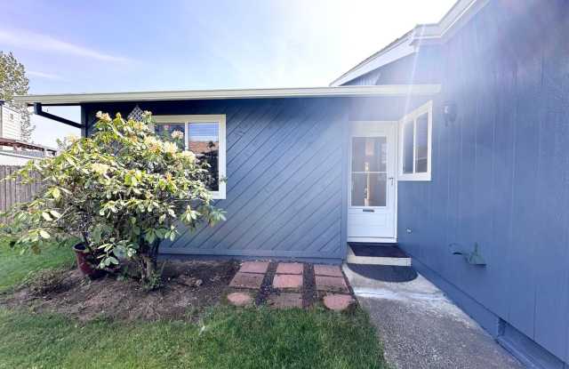Charming Duplex 2-bedroom, 2-bathroom home located in the heart of Gresham, OR! photos photos