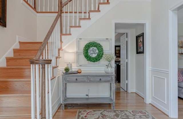 8801 SOUTHLEA CT Gallery 3
