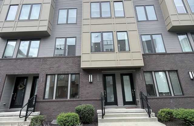 **COMING SOON** KOP Townhome with EV Charger & Open floor plan Gallery 1