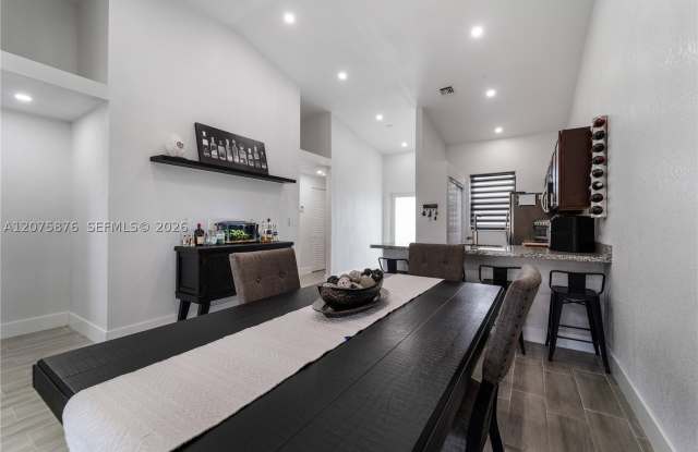 6711 NW 193rd Ter Gallery 2