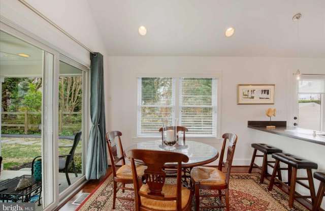 1711 WILSON POINT Road Gallery 3