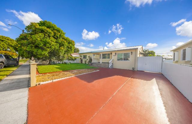 5862 W 2nd Ct Gallery 3
