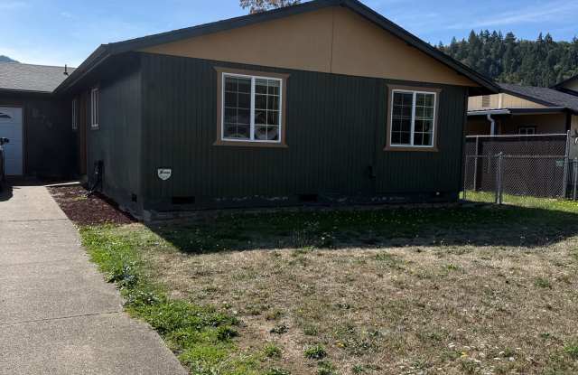 874 SE Vine Maple Dr874 Gallery 1