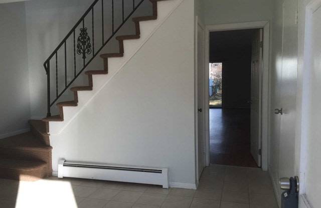 577 Kenwood Place Gallery 4
