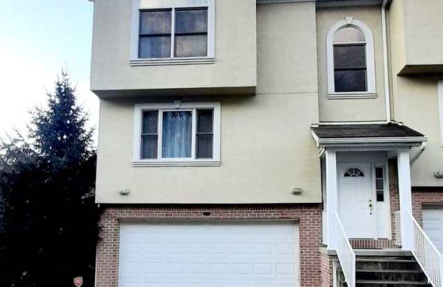 3Bed/2.5 Bath On West Run Rd - Available 07/07/2027 Gallery 1