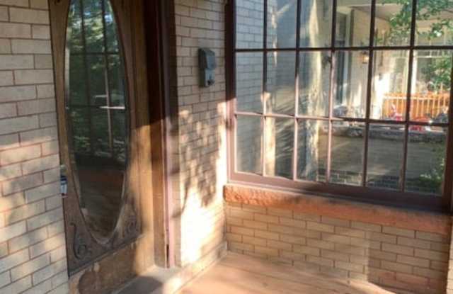 1149 Detroit St Gallery 2